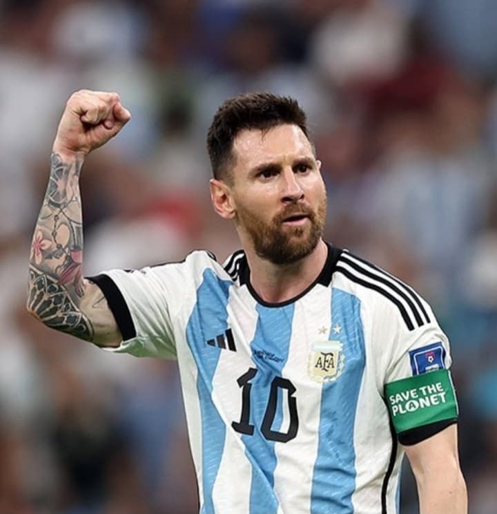 Lionel Messi playing for Argentina at the 2022 World Cup